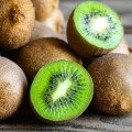 Pestovanie kiwi na Slovensku: Exotické ovocie aj z vašej záhrady