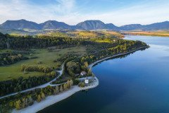 Liptovska Mara_kostolik_shutterstock_2417001659