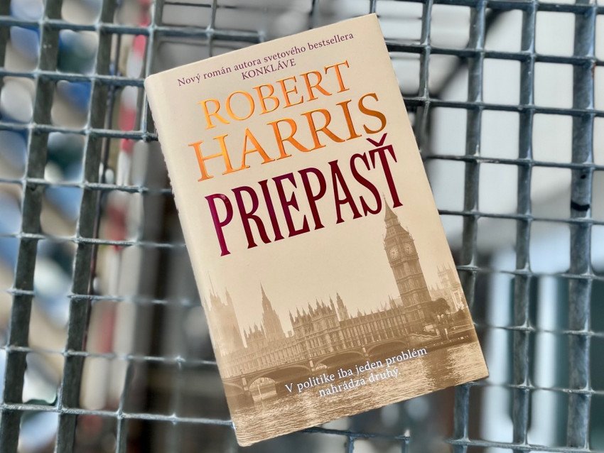 Príbeh, kde aj najmenšie rozhodnutie mení beh dejín. Robert Harris a Priepasť Príbeh, kde aj najmenšie rozhodnutie mení beh dejín. Robert Harris a Priepasť