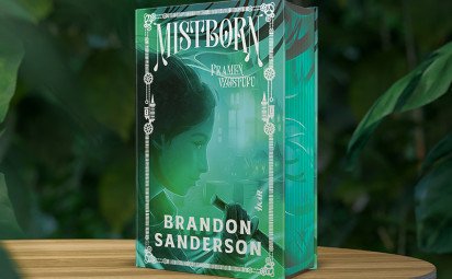 Stala sa najmocnejšou, no niekto ju prenasleduje. Mistborn 2 – Prameň vzostupu