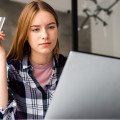 Lákavá ponuka na sieťach? Možno len dobre premyslený podvod