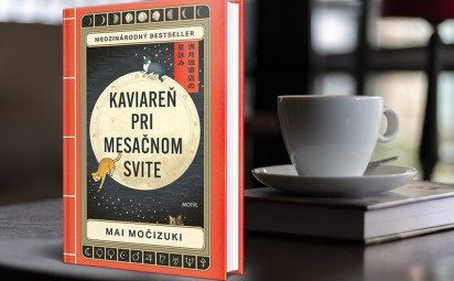Mačky, astrológia a tajomstvá duše v bestselleri Kaviareň pri mesačnom svite