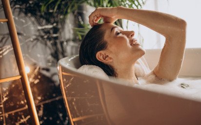 Jeseň volá po relaxe. Užívajte si horúcu sprchu aj dlhý kúpeľ