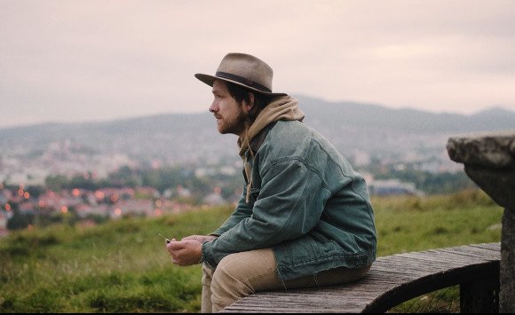 Peter Juhás a Sharlota predstavujú emotívny duet Tisíce důvodů