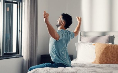 Vysoká posteľ – riešenie pre ľudí s pohybovými ťažkosťami