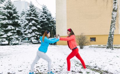 Vianočné aktivity na rozhýbanie tela: Ako si užiť sviatky aktívne a s úsmevom