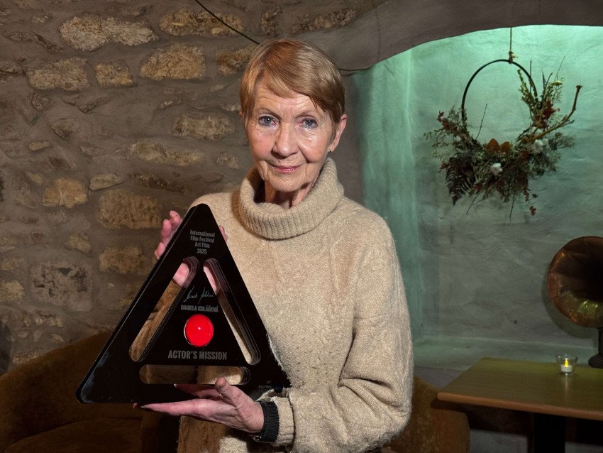 Hercova misia je v správnych rukách. Daniela Kolářová si prevzala ocenenie