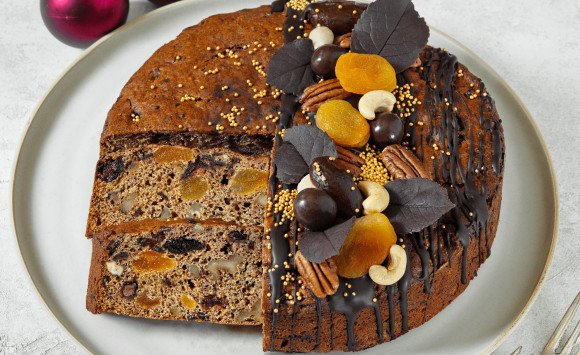 Vianočný koláč so sušeným ovocím