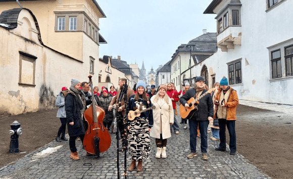 "Všetko zlé sa na dobré premení," spieva Sima Magušinová vo svojej Dobrozvesti