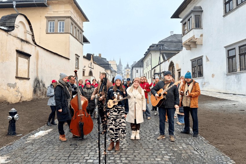"Všetko zlé sa na dobré premení," spieva Sima Magušinová vo svojej Dobrozvesti