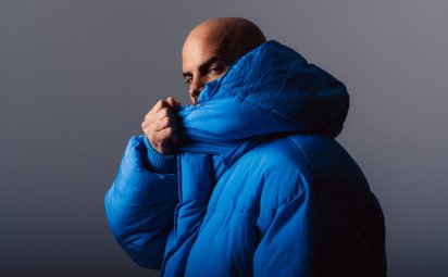 Majself prichádza s prvou spievanou baladou SOM OKAY