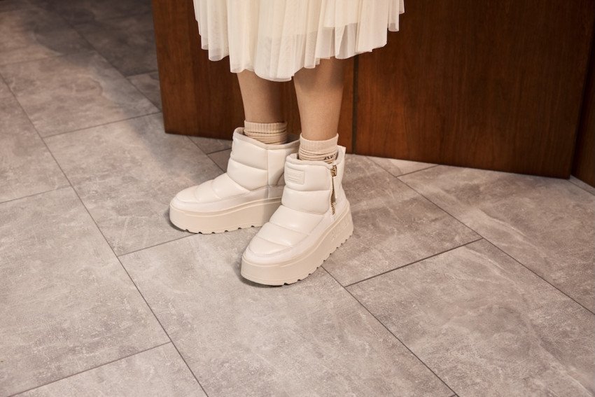 Zimné čižmy, bagandže, snehule a mäkké čižmy: Ktoré sa premočia najrýchlejšie?