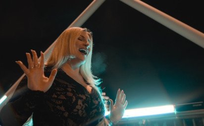 Nespútaná a vášnivá! Speváčka Gulliett predstavuje nový singel „Výhra“