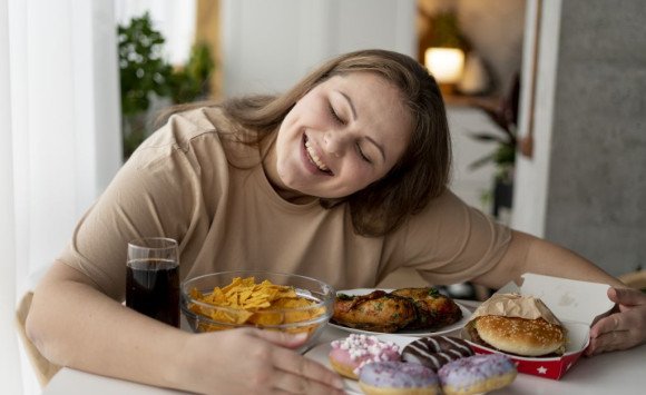 Ultra-spracované potraviny vážne poškodzujú pečeň