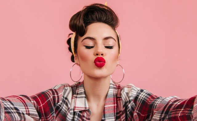 Červený rúž – symbol sebadôvery, odvahy a vlastného postoja