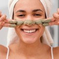 Peelingy z byliniek: Jemná starostlivosť o pokožku prírodnou cestou