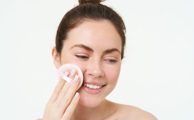 5 dôvodov, prečo neísť spať bez odlíčenia