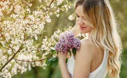 Prirodzený a zdravý look pleti je trendom jari 2026. Ako rozžiariť svoju pleť?