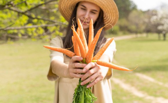 Betakarotén: Prirodzené zdroje, účinky a vedomá príprava pokožky na opaľovanie