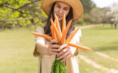 Betakarotén: Prirodzené zdroje, účinky a vedomá príprava pokožky na opaľovanie