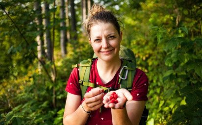 Zbieranie lesných plodov: Čo zbierať, čomu sa vyhnúť a ako si užiť les bezpečne
