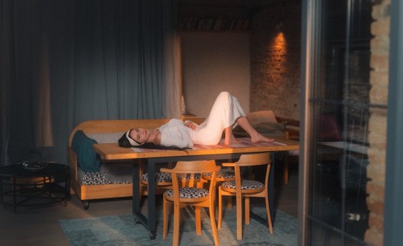 Nová spevácka tvár Caris po úspešnom debute prichádza s novým singlom „Preč“