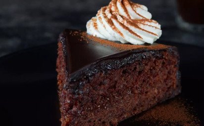 Jablková Sacherova torta