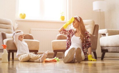 Jarné upratovanie bez stresu: Ako si efektívne zorganizovať domácnosť