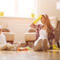 Jarné upratovanie bez stresu: Ako si efektívne zorganizovať domácnosť