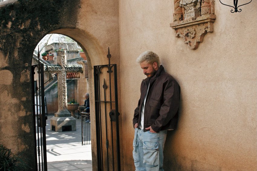 Alan Murin vydáva emotívnu skladbu Just Be Mine inšpirovanú životom na cestách