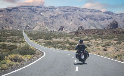 Mototuristika bez stresu s doplnkami, ktoré vám spríjemnia každú cestu