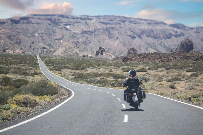 Mototuristika bez stresu s doplnkami, ktoré vám spríjemnia každú cestu