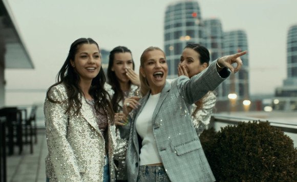 Dara Rolins je tu s videoklipom mapujúcim spomienky z jej kariéry i života