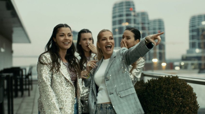 Dara Rolins je tu s videoklipom mapujúcim spomienky z jej kariéry i života