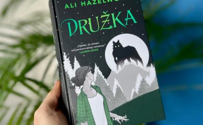 Vlkolaci, vampíri a zakázaná príťažlivosť. Družka od Ali Hazelwood vás pohltí