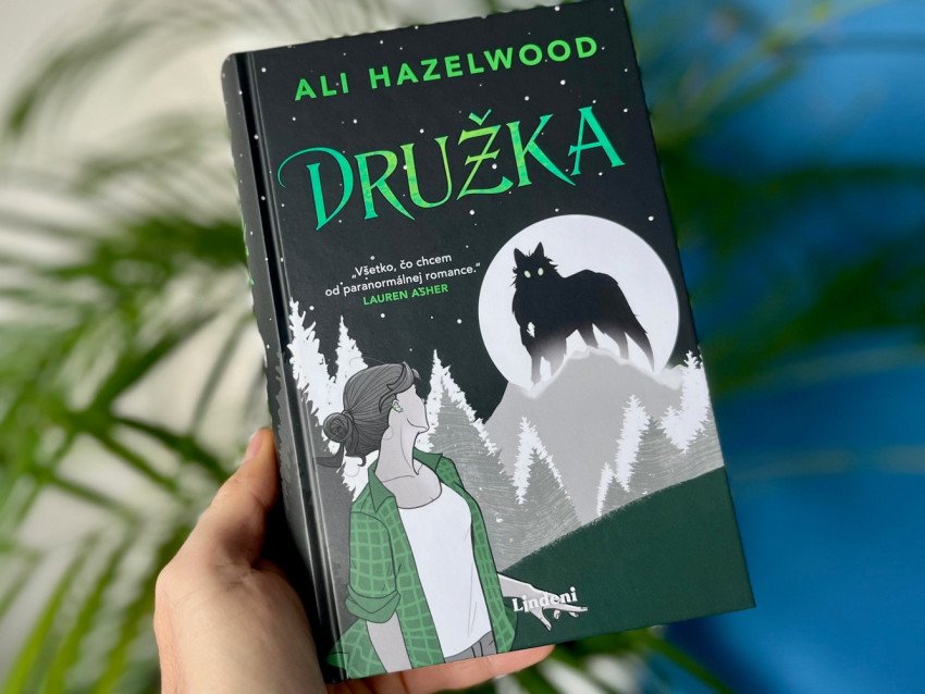 Vlkolaci, vampíri a zakázaná príťažlivosť. Družka od Ali Hazelwood vás pohltí