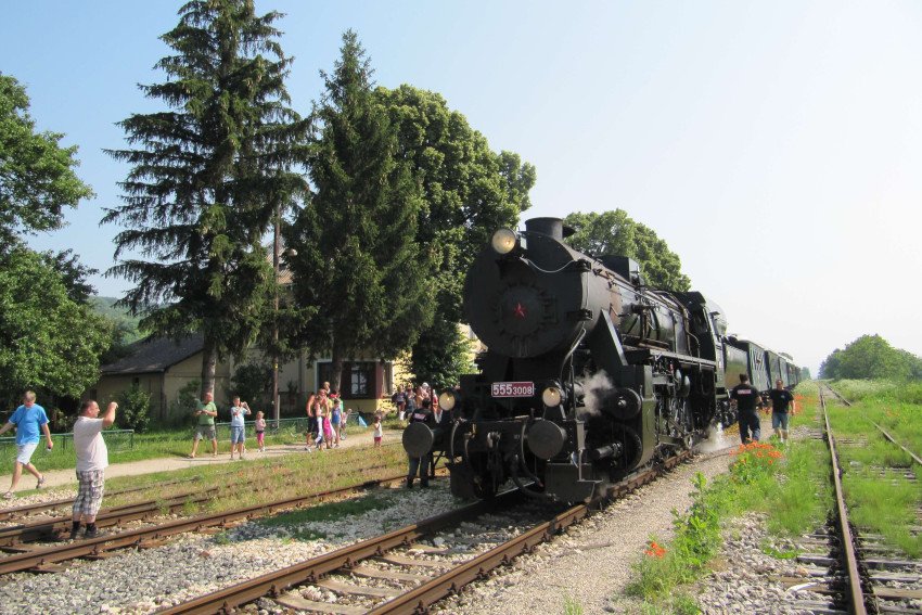 Nitriansky samosprávny kraj pripravuje nostalgické jazdy retrovlakom Radošinka