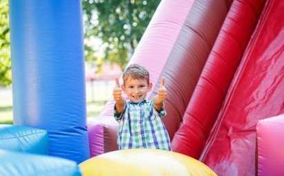 Organizujete letné slávnosti? Prenájom skákacích hradov sa postará o zábavu