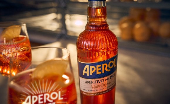 Ikona v novom šate: Aperol predstavuje redizajn svojej fľaše