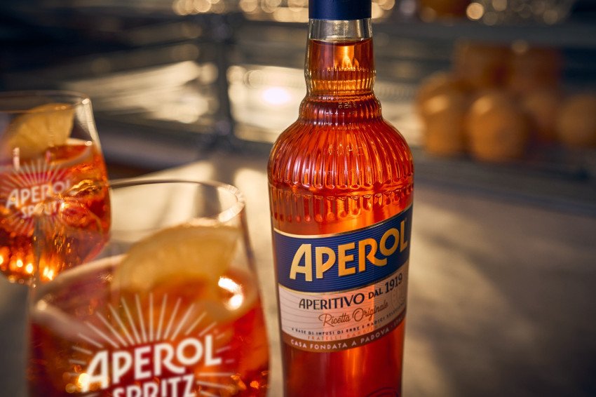 Ikona v novom šate: Aperol predstavuje redizajn svojej fľaše
