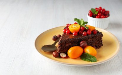 Čokoládové brownie s broskyňami bez múky