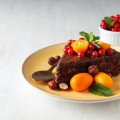 Čokoládové brownie s broskyňami bez múky