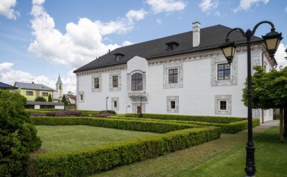 Výstava v Sobášnom paláci v Bytči predstaví tradičný odev z Horného a Stredného Považia