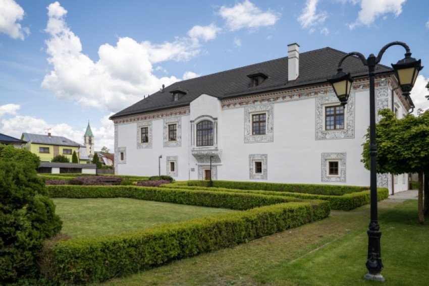 Výstava v Sobášnom paláci v Bytči predstaví tradičný odev z Horného a Stredného Považia