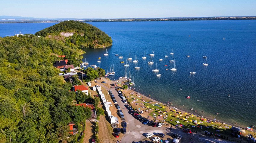 Tropické horúčavy – vy ešte nie ste na Šírave? Pláže a zariadenia sa zapĺňajú