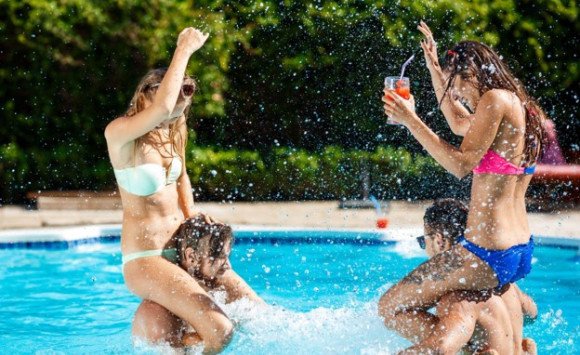 Alkohol a horúčavy – čo treba vedieť a ako sa chrániť?