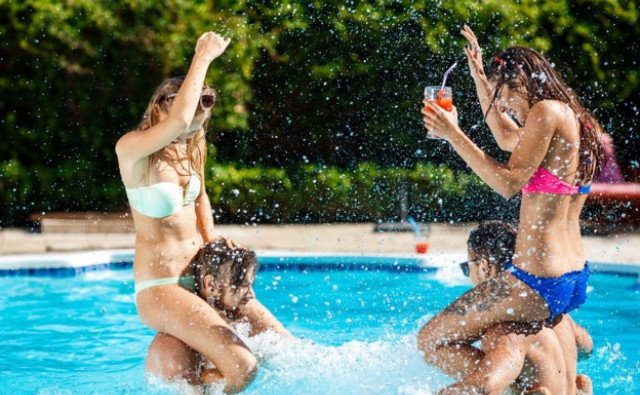 Alkohol a horúčavy – čo treba vedieť a ako sa chrániť?