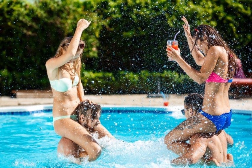 Alkohol a horúčavy – čo treba vedieť a ako sa chrániť?