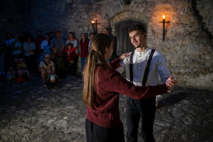 Príbehy ukryté v hradných múroch odhalí nočná prehliadka hradu Strečno