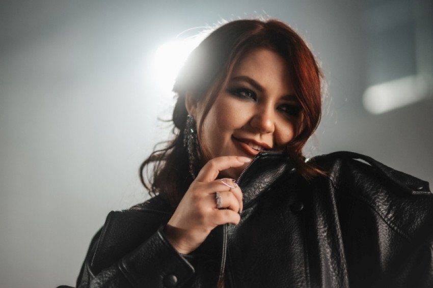 Celeste Buckingham vydáva Watch Me Win